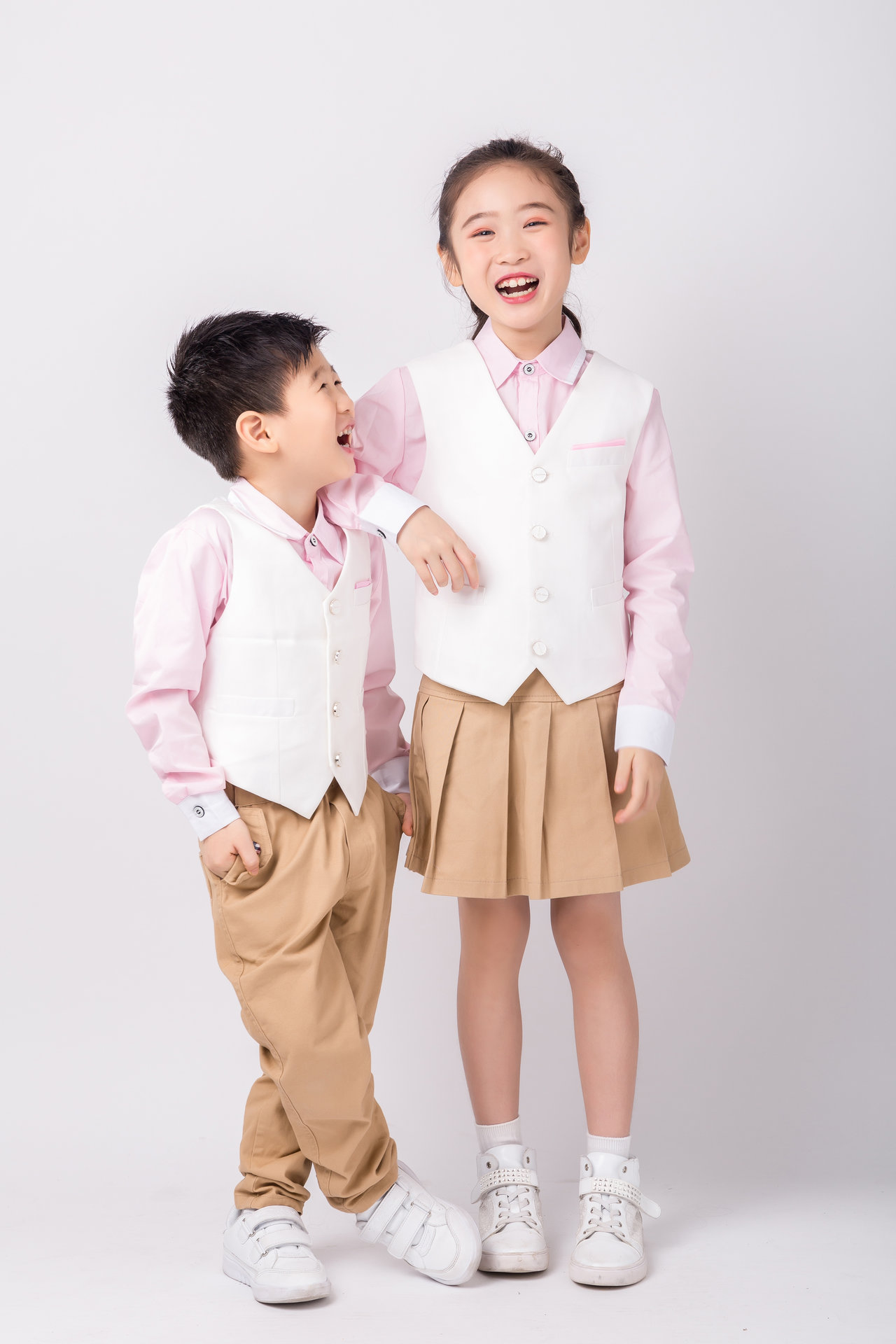  p>格格四爷组合,大陆童星组合,由 a target="_blank" href="/item/邓