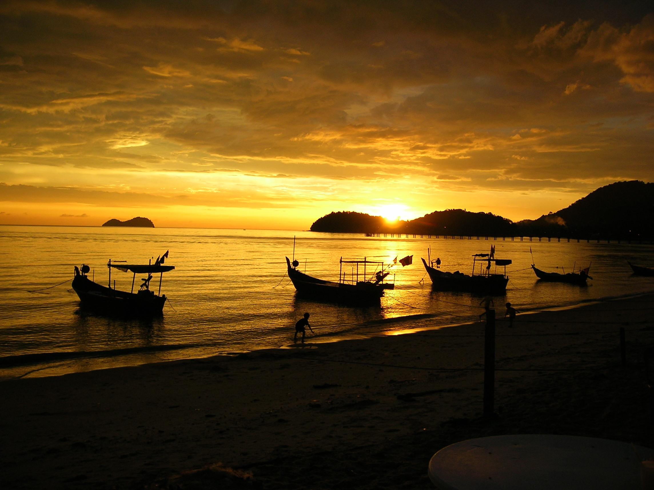 melaka):是位于 a target="_blank" href="/item/马来半岛/3018444"