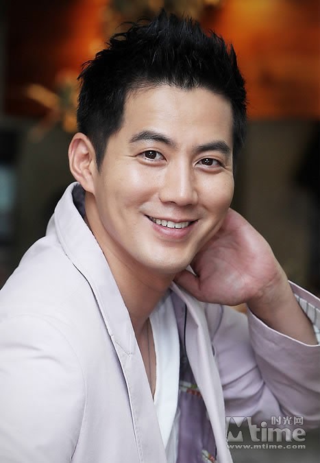  p>柳镇(      ),1972年11月16日出生于韩国首尔,韩国影视演员,毕业于