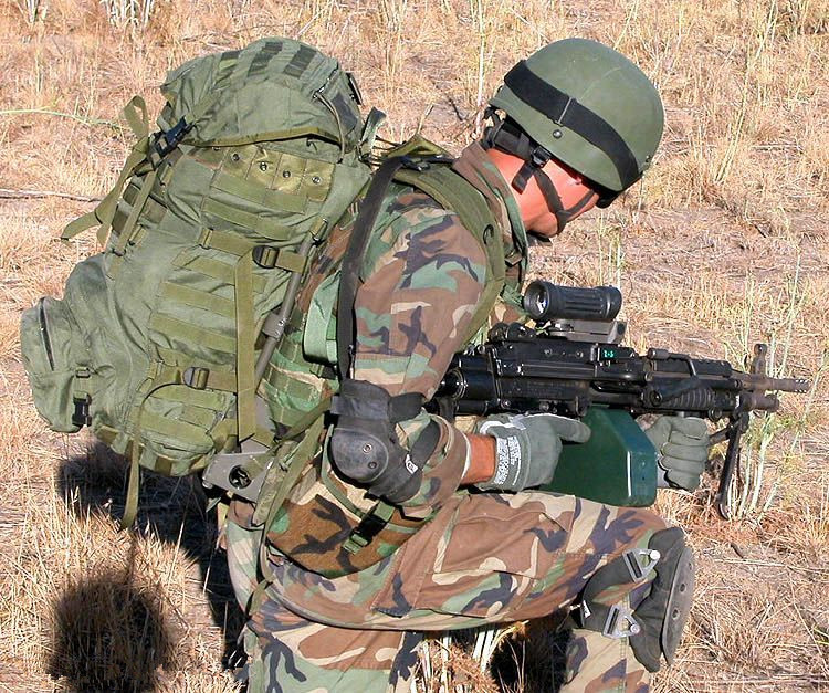 m249 squad automatic weapon,简称m249,saw或m249 saw),是美国军队