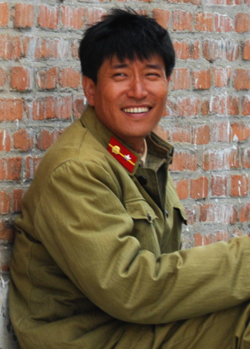  p data-id="gncoobaybw">张鹰,山东青岛人,中国男演员.