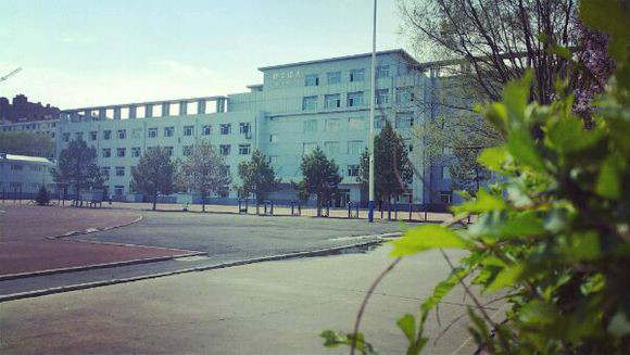  p>绥化市第二中学坐落于享有"黑土明珠"之称的黑龙江省 a href="#"