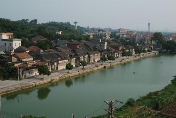  p>三红村与平湖市独山港镇, a target="_blank" href="/item/林埭镇