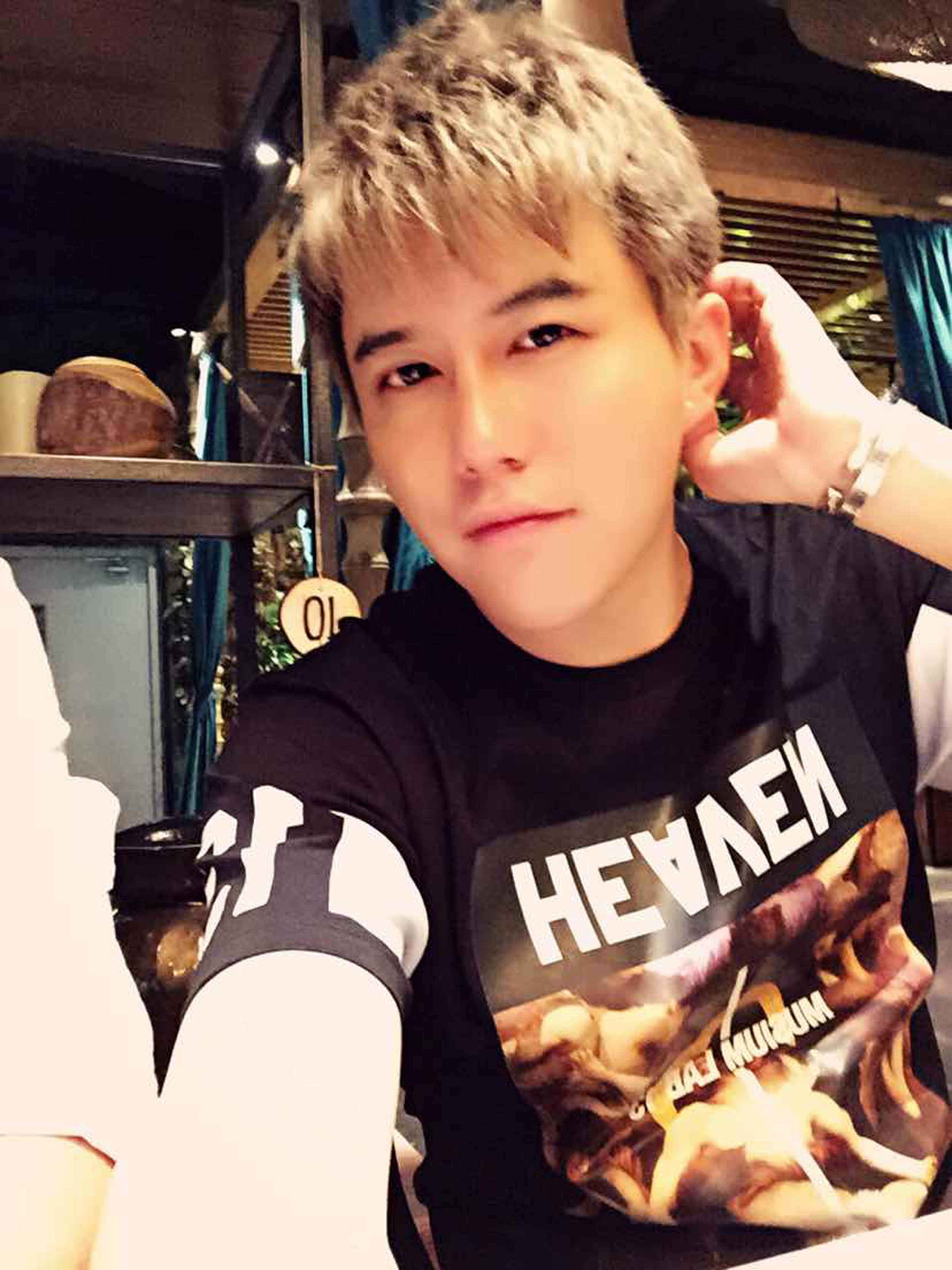  p>这么远那么近,本名贾文宇,1988年4月12日出生于山西省太原市,现居