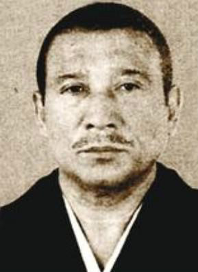  p>筱田建市又称司忍,1942年出生,是日本最大的黑帮组织 a target="