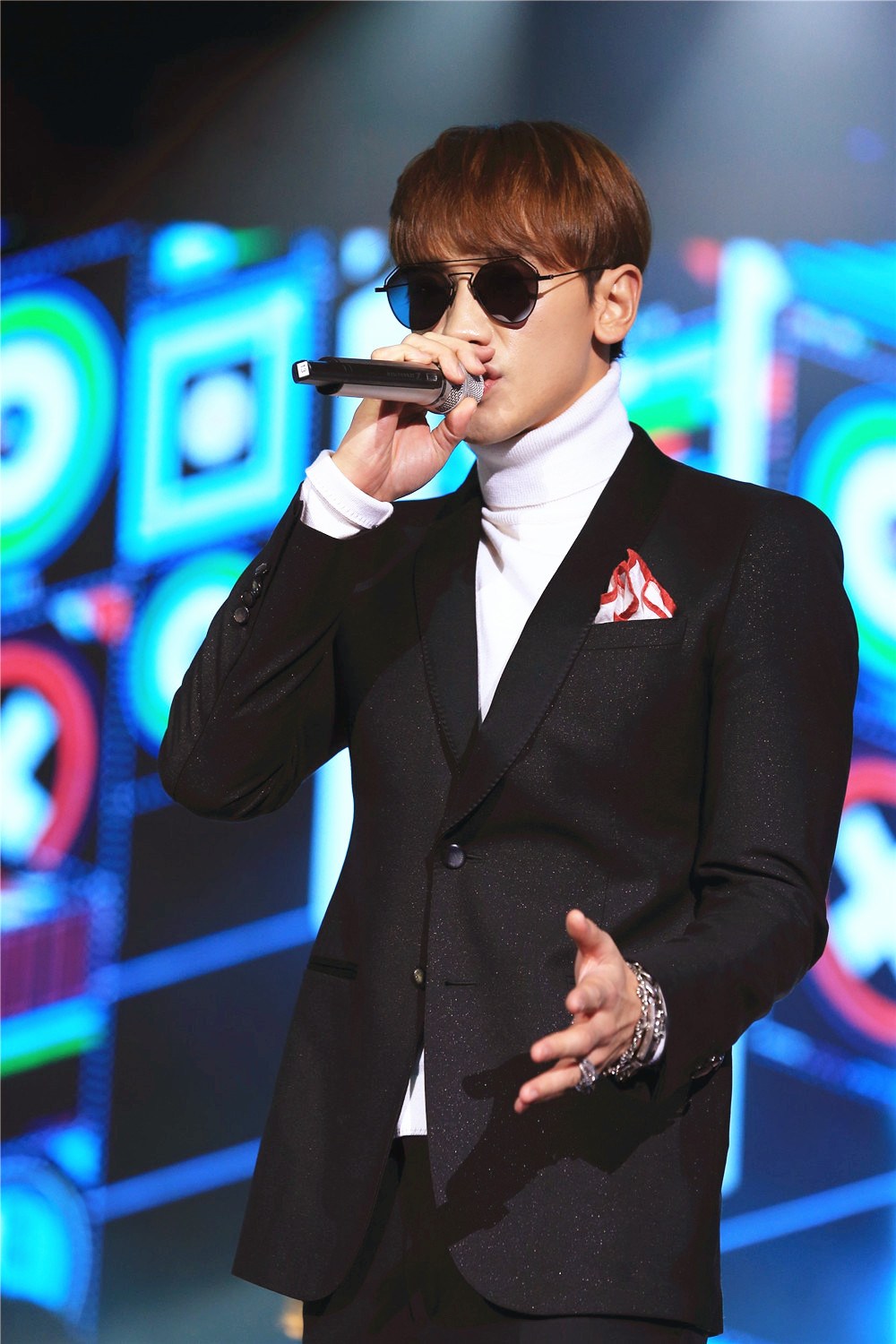  p>郑智薰(rain),1982年6月25日出生于韩国首尔,韩国流行男歌手,演员