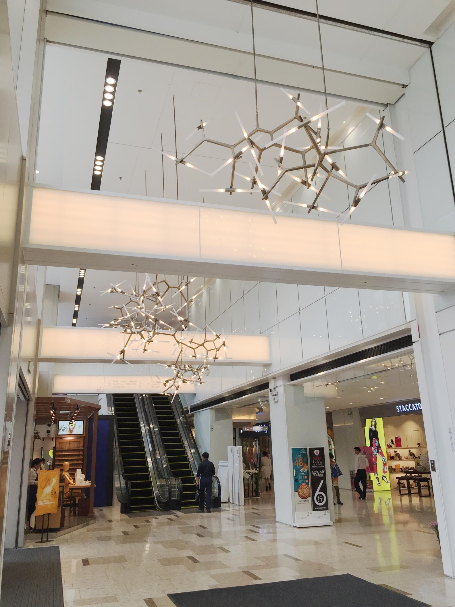 "gnwtplw01q">丽影广场坐落于地铁三,八号线交汇处——海珠区客村站上