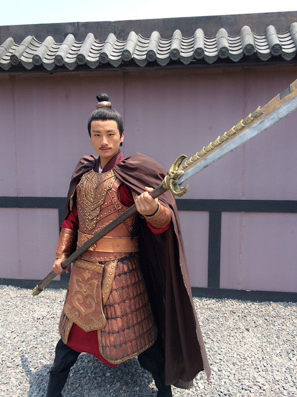  p>林杉,1987年10月18日出生于天津,中国内地男演