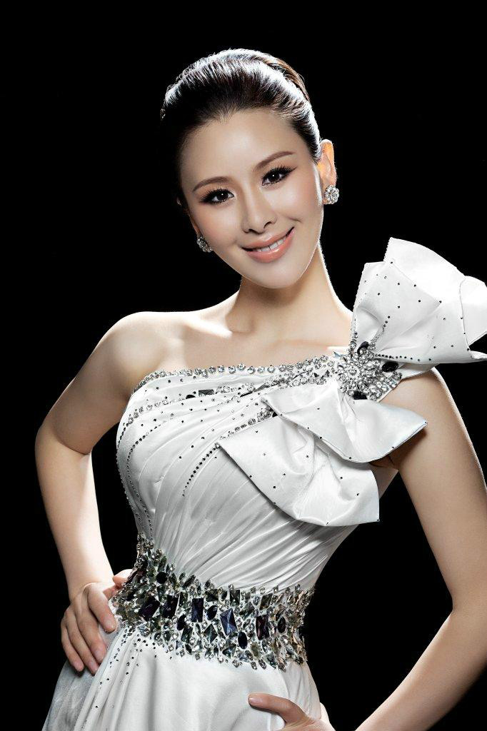  p data-id="gnwxjy7fnt">王雅洁,中国内地女歌手,空政文工团青年歌唱