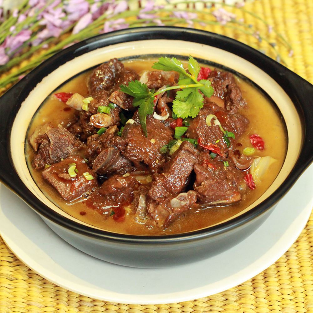  p>羊肉煲制作原料主要有 a href="#" data-lemmaid="1947">羊 /a>肉