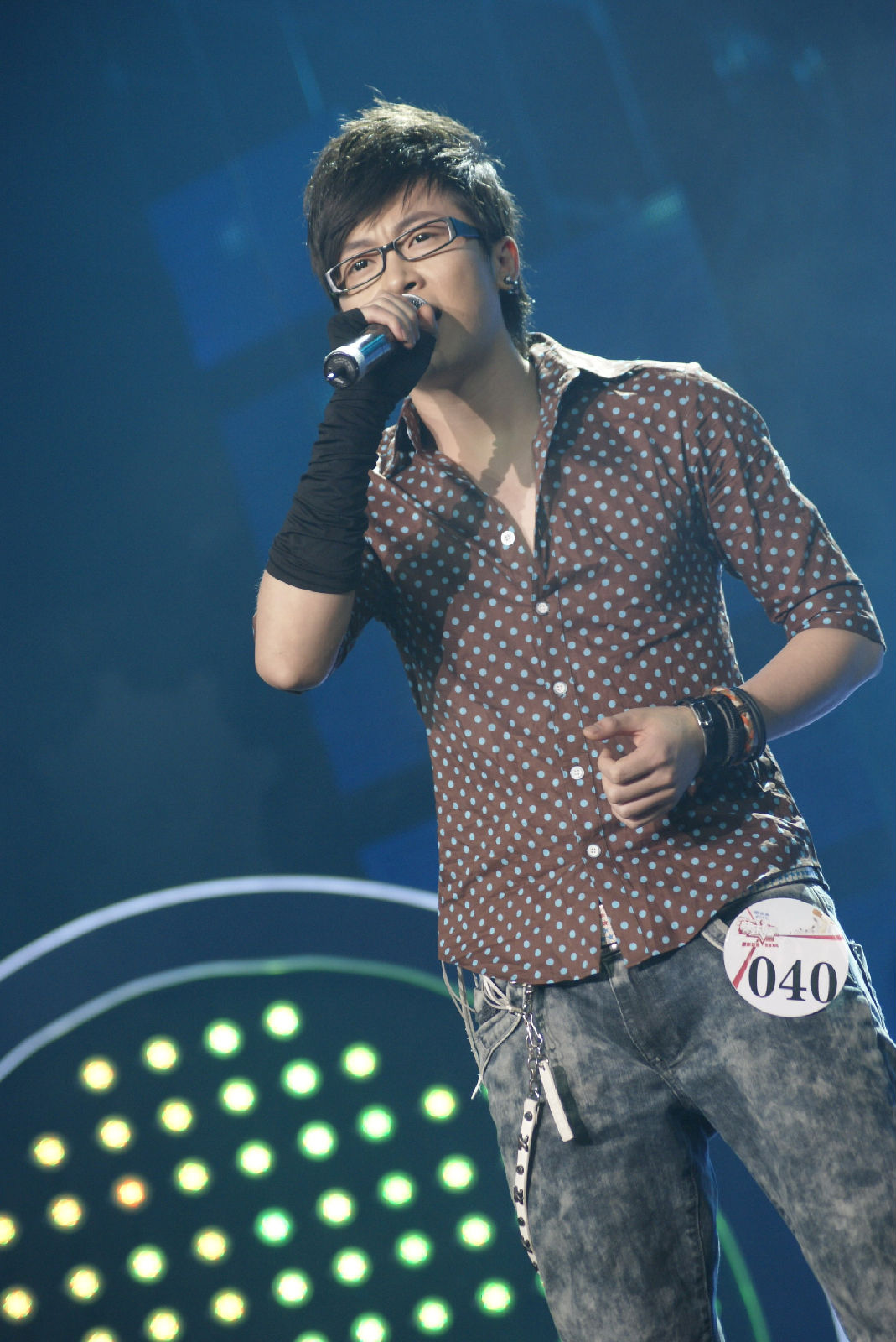 data-lemmaid="10327113">莲花府邸 /a>驻唱歌手,2009年10月" a