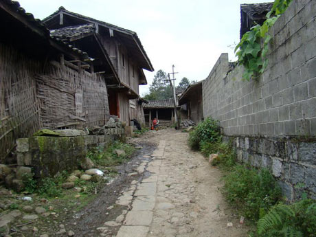  p data-id="gnhfnuecd2">江苴村委会地处云南省腾冲县曲石乡东面,距