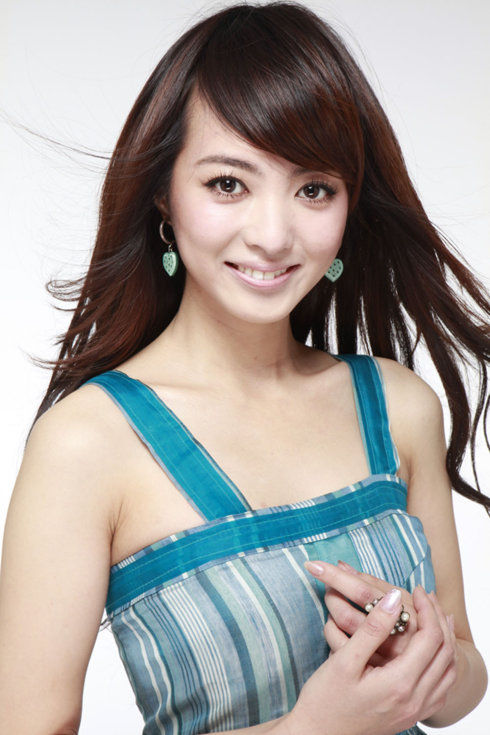  p data-id="gnwja3m121">李蜜,籍贯福建,中国传媒大学播音主持专业