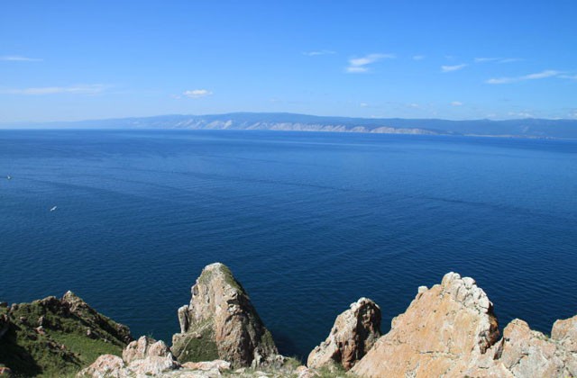 нуур,俄语:Озеро Байкал,英语:lake baikal),位于 a