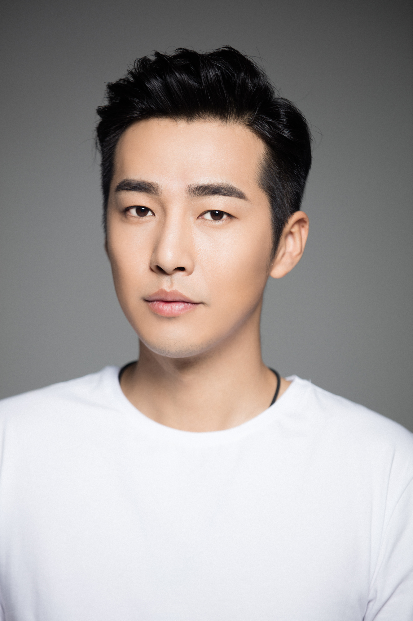  p>邹廷威,原名邹宗胜,1984年6月19日出生于山东省淄博市,中国内地