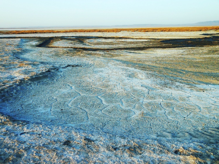  p>黄旗海位于内蒙古自治区乌兰察布市察哈尔右翼前旗境内,东西长约20