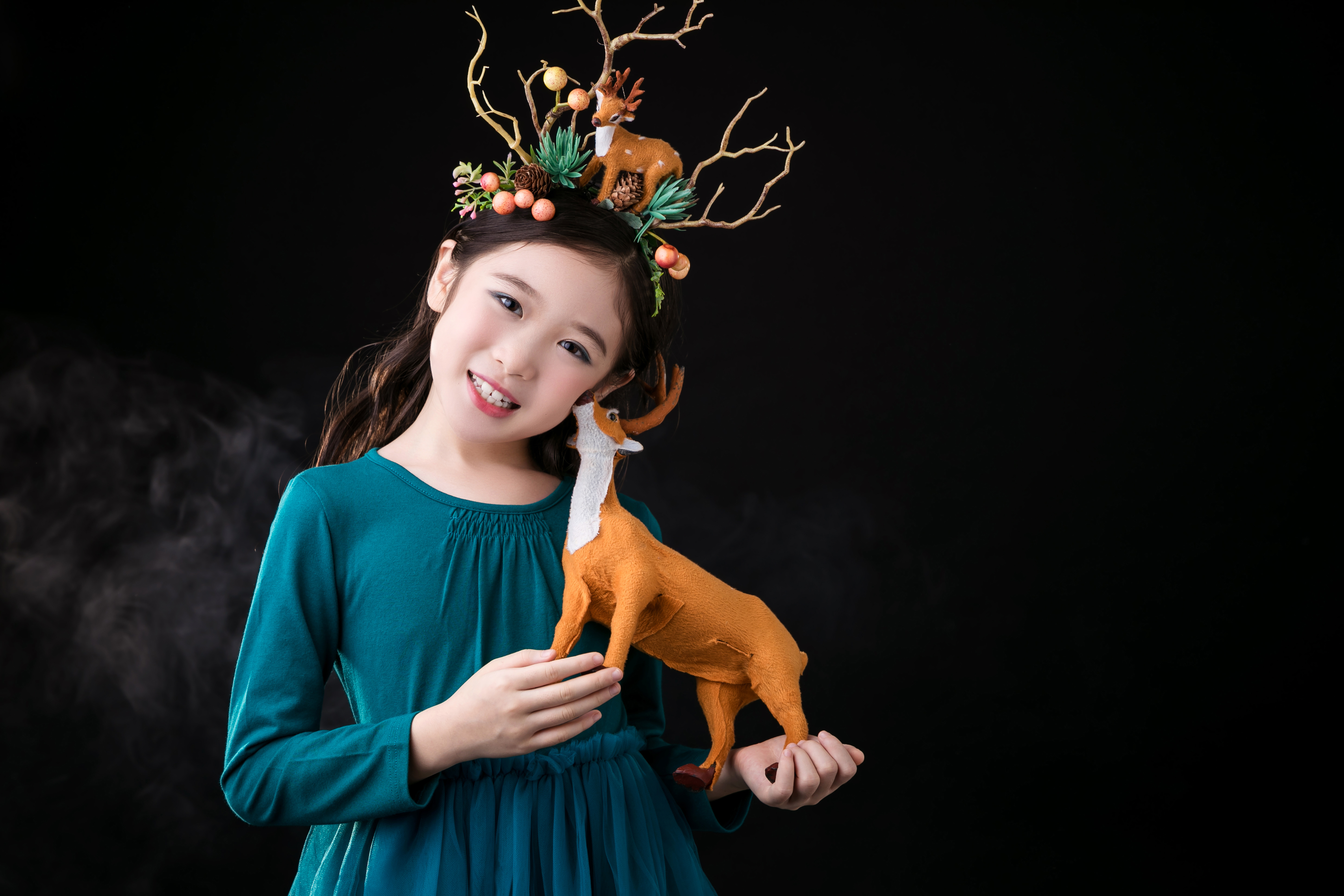  p>邓文怡,2009年11月14日出生于香港,童星,中国香港女歌手.