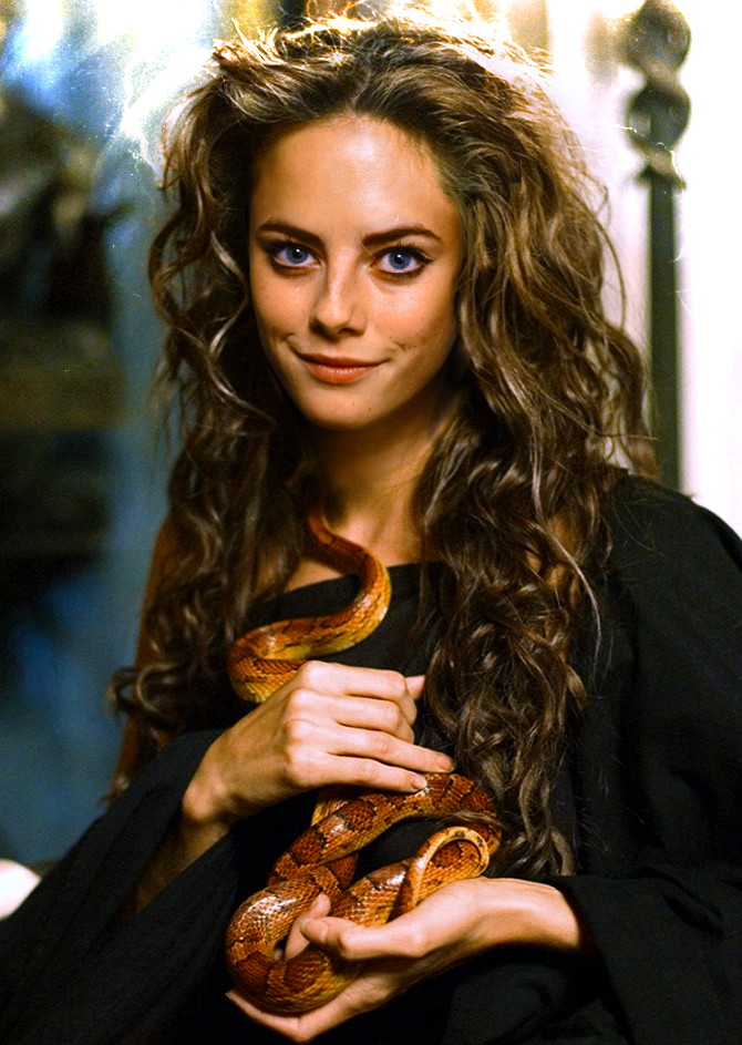  p>卡雅·斯考达里奥 i>(kaya scodelario) /i>,1992年3月13日出生于