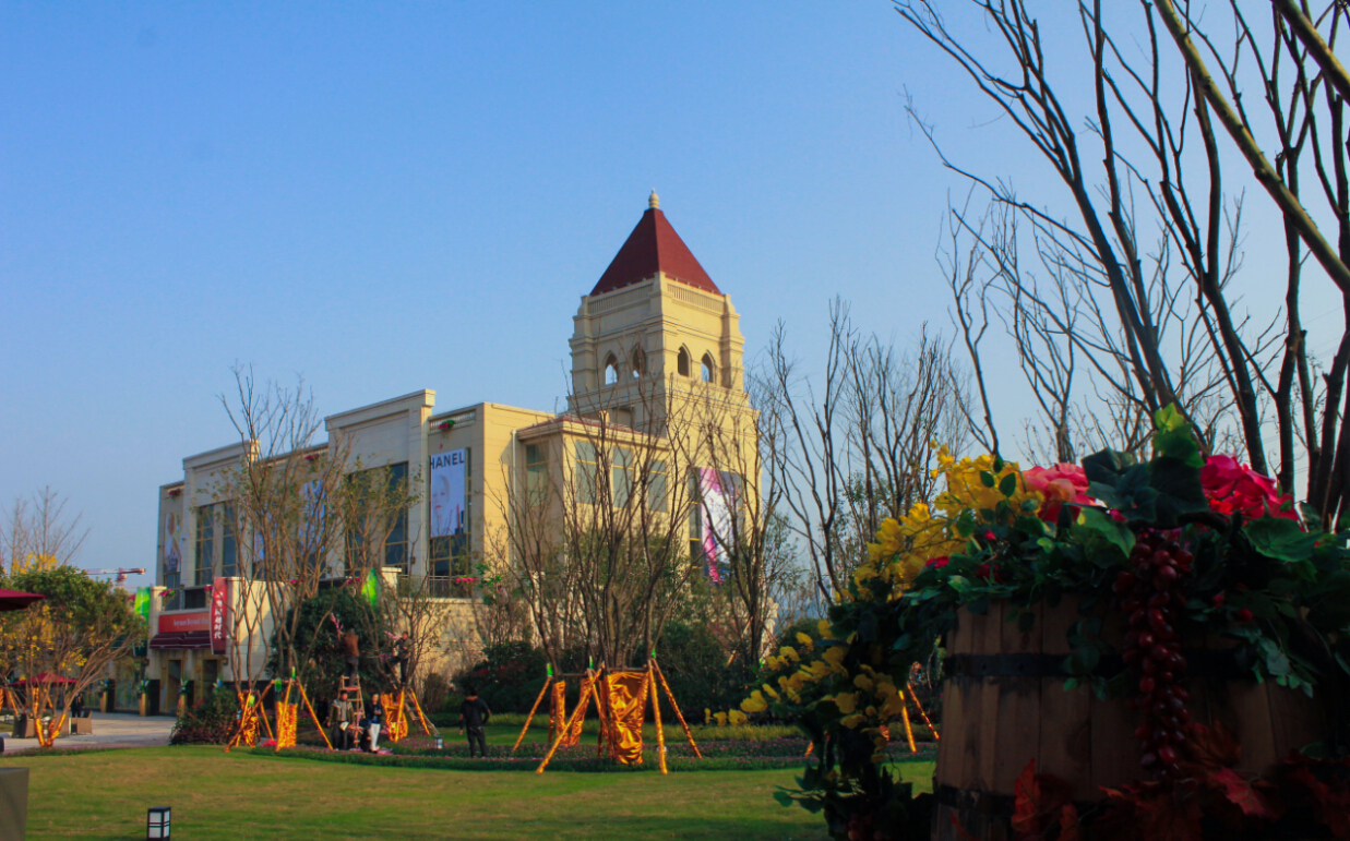  p>奥园越时代地处解放碑向南首站,位于茶园东南大道与通江大道的交汇