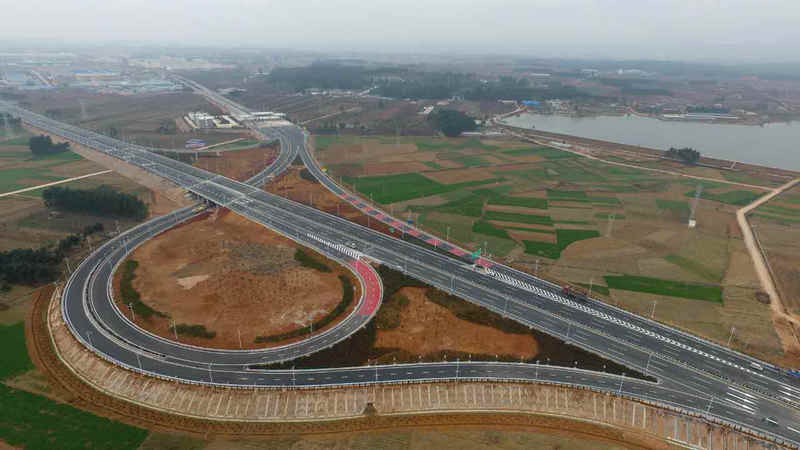 简称汕昆高速,亦称作汕昆高速公路,东起广东省汕头市,向西途经广西