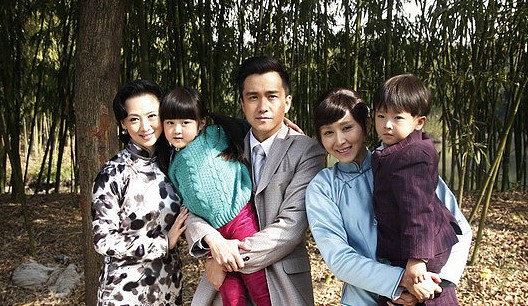  p>《泪洒女人花》是由天视卫星传媒股份有限公司出品年代爱情剧,由 a