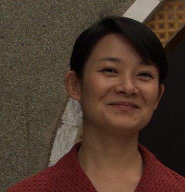  p>《石榴树上结樱桃》是由陈力执导,师春玲,宁理,缪婷茹主演的剧情片