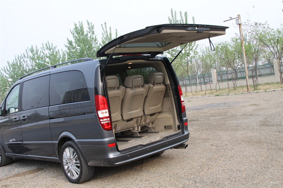 是顶尖mpv的典范之作,有着"智慧商务空间,至谨奔驰工艺"的核心优势