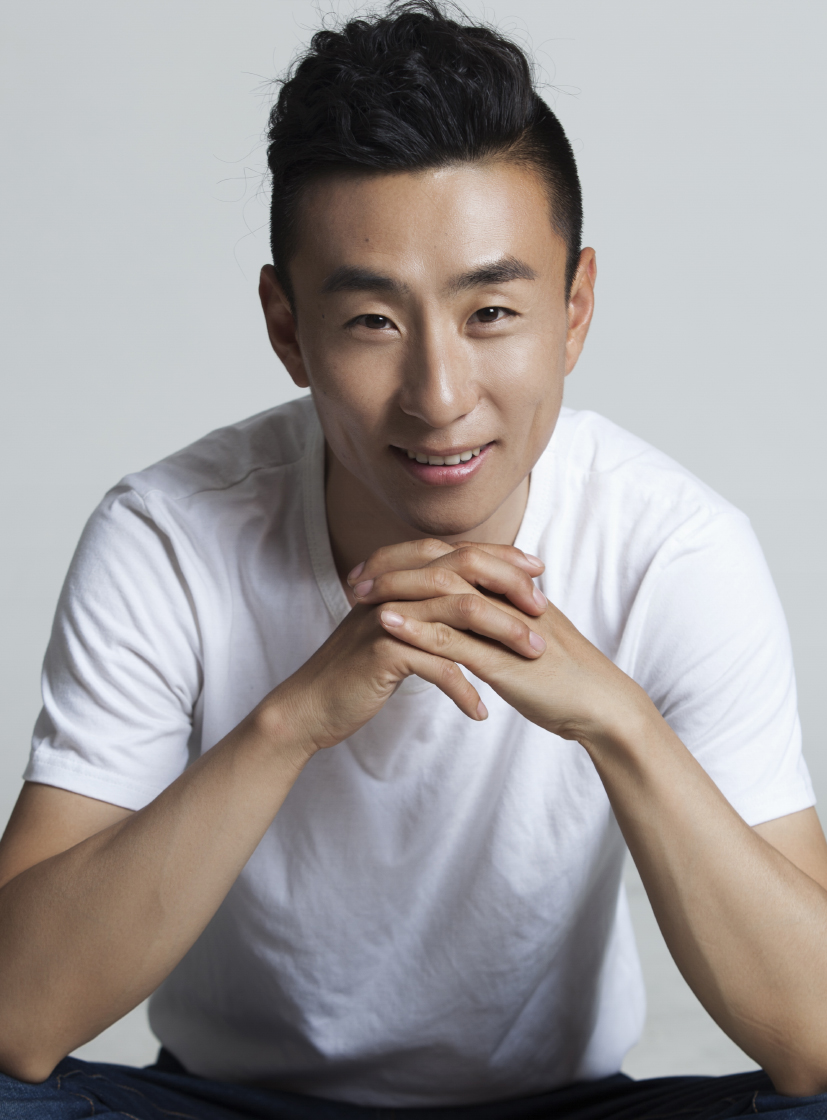 出身于吉林长春一个戏剧世家,这个东北爷们却有着南方男人的细腻,他