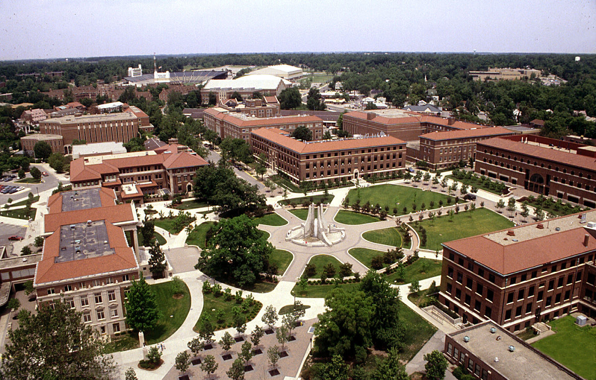  p>普渡大学(purdue university west lafayette,又译普渡大学西