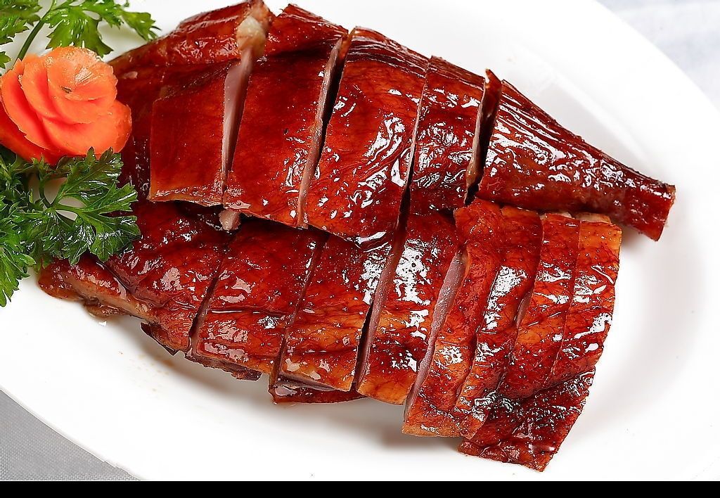  p>脆皮鸭是盛行于广东和香港地区的特色传统名菜