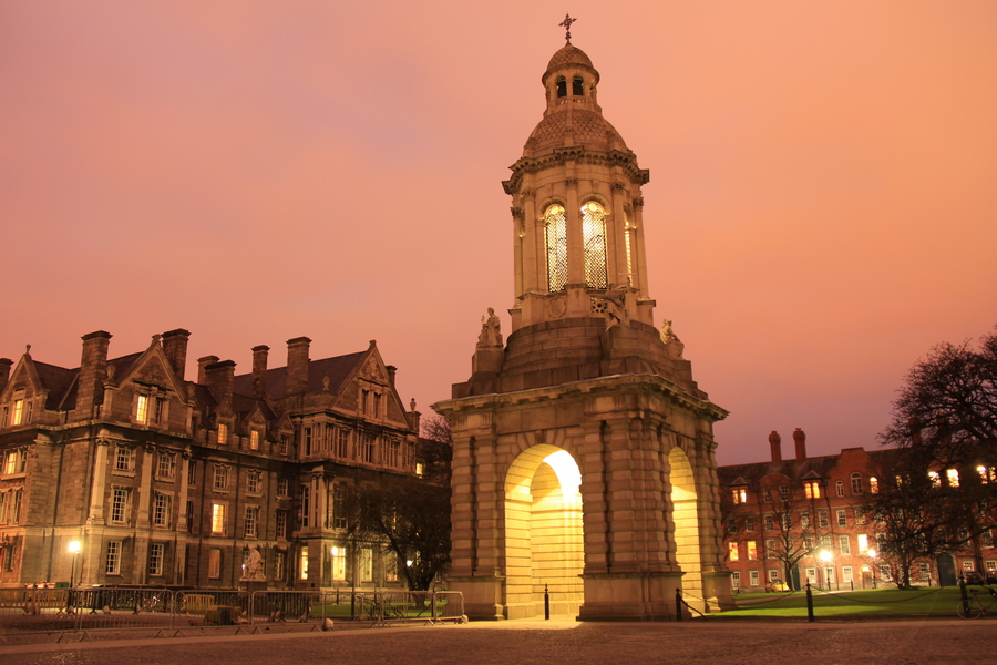  p>都柏林圣三一大学(trinity college dublin)正式名称为:college of