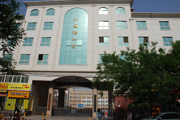  p>新乡市外国语小学建于1950年,位于新乡市文化街114号,学校环境优美