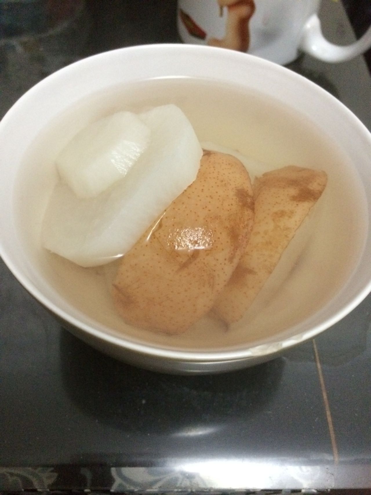 data-id="t8pyyaugmbzl">白萝卜梨汤,是一道以白萝卜,梨为主料,冰糖