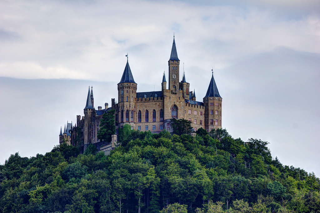  p>霍亨索伦城堡 i>(德语:burg hohenzollern /i>),位于德国 a target