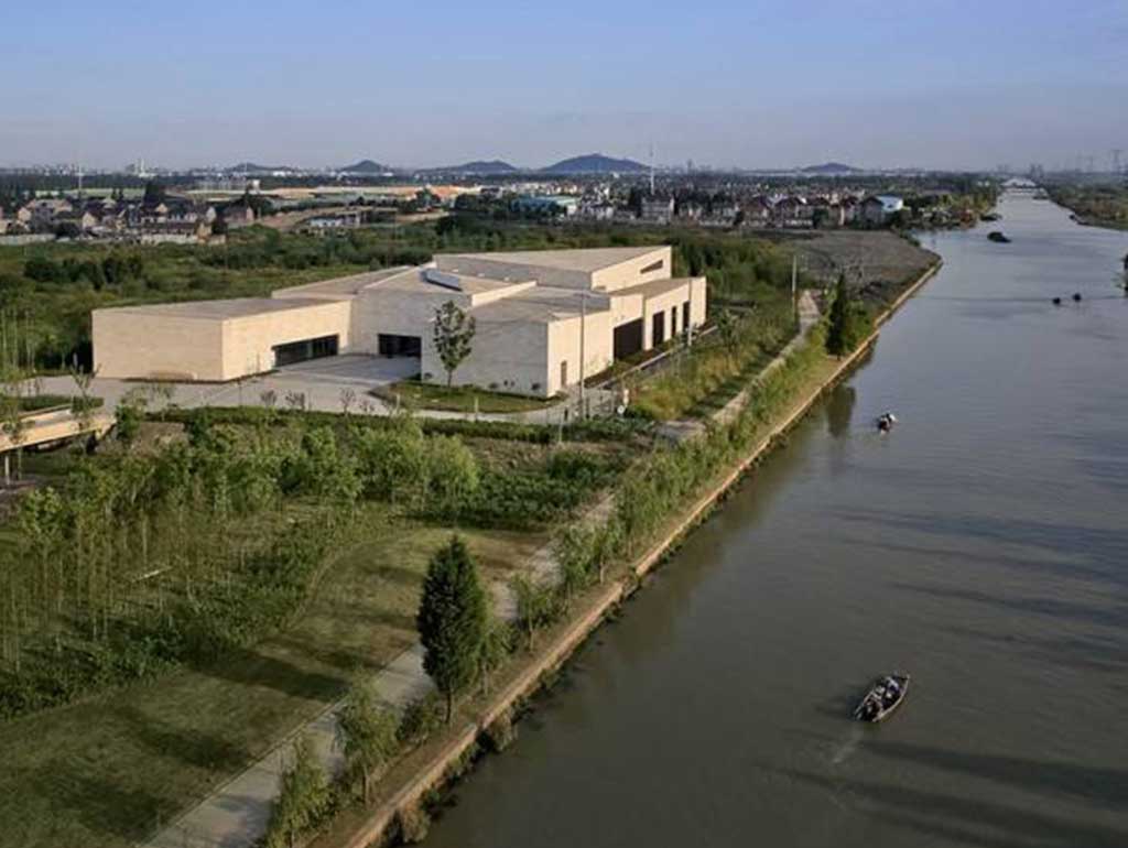  p>崧泽遗址位于上海市青浦县城东约4公里处,地处太湖地区,是中国长江