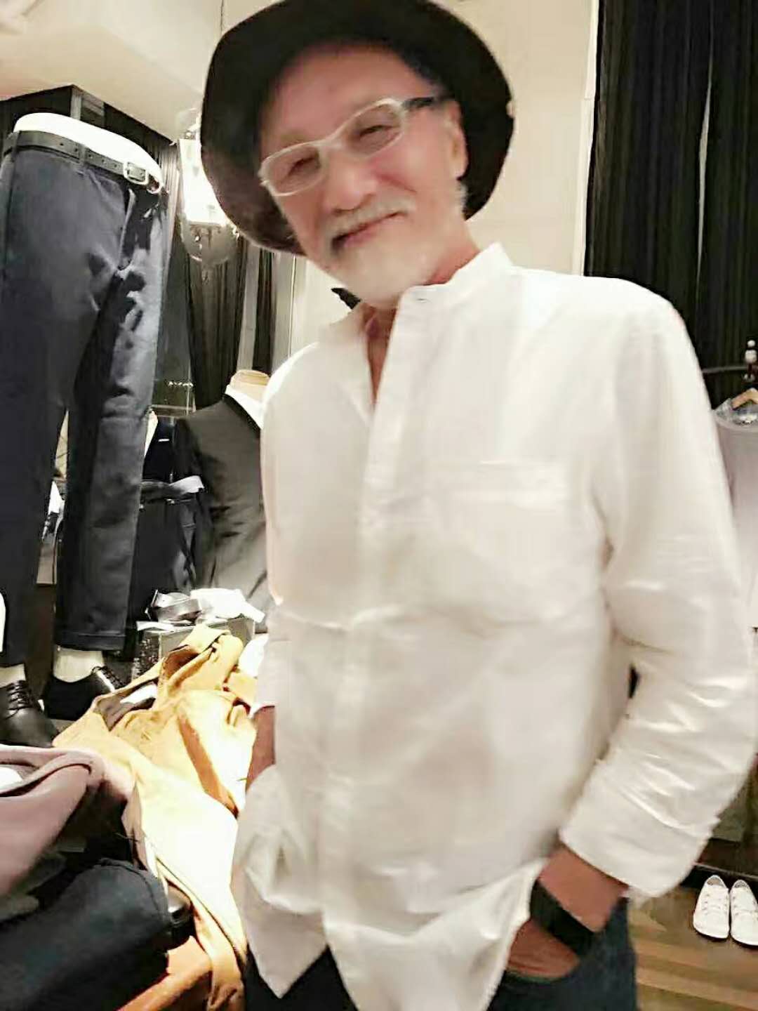  p>石天 i>(1949年10月17日-2021年9月) /i>