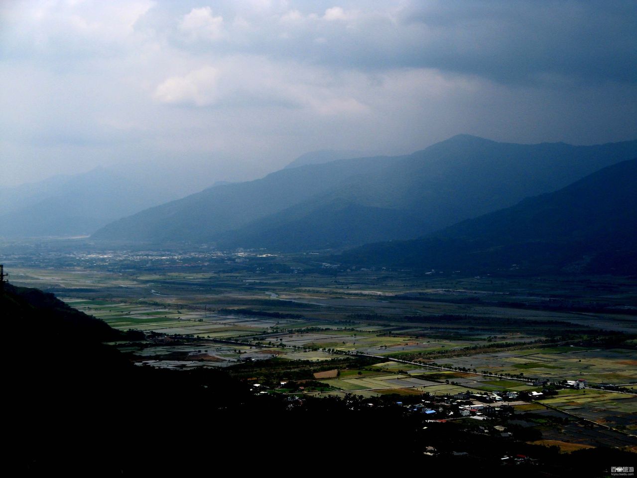  p>是台湾东部纵谷地形景观,夹于 a target="_blank" href="/item