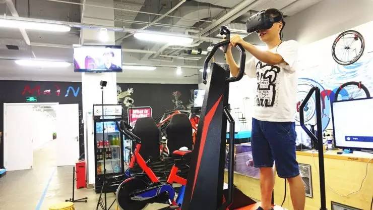 那些千奇百怪的VR外设，背后是怎样的技术和商业_百科TA说