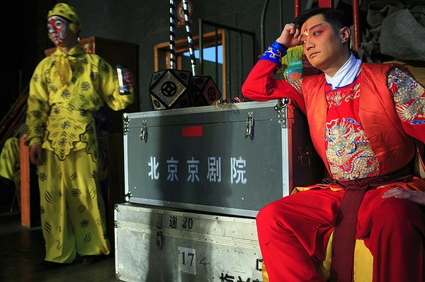  p> b>三衣箱 /b> /p> p>京剧衣箱犹如一个大宝库,《 a target="