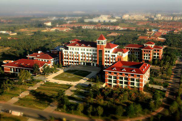  p data-id="gnfir0c2z0">青岛市城阳十一中学位于城阳区红岛街道中心