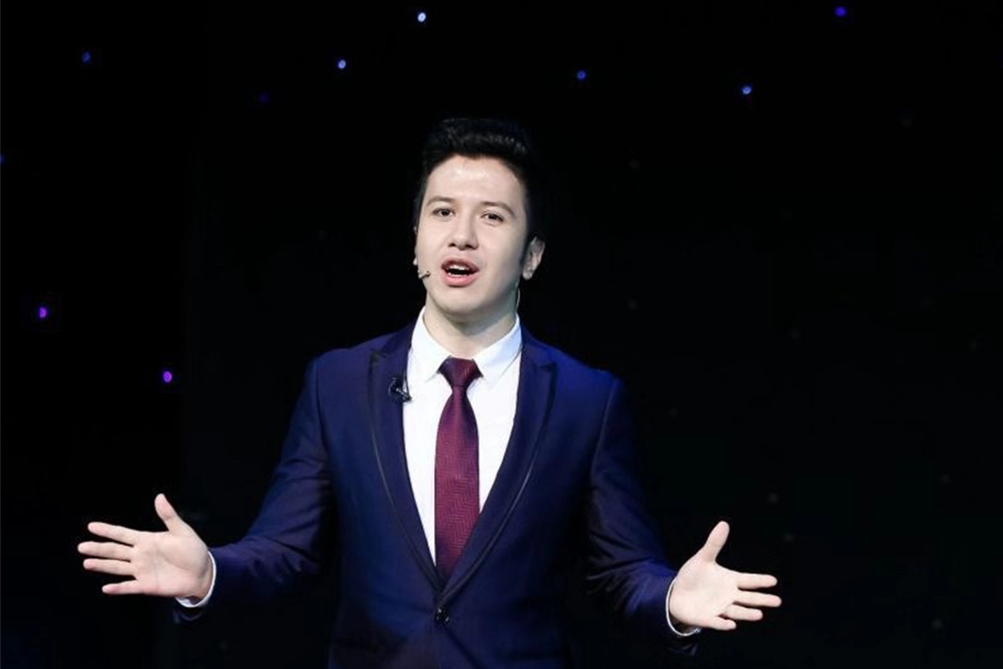  p>努尔艾力·阿不利孜(艾力),1989年3月1日出生,来自新疆乌鲁木齐,酷