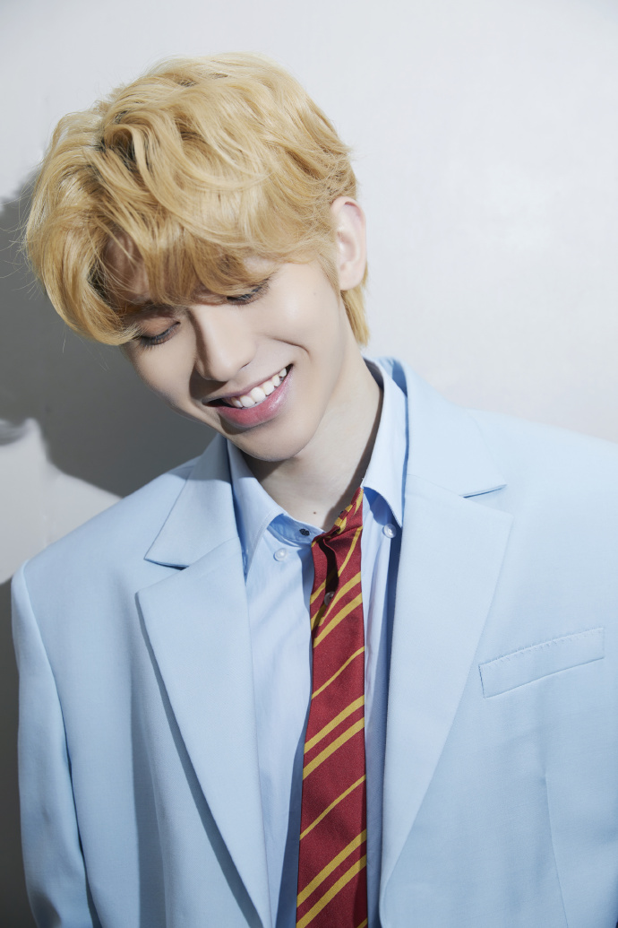  p>蔡徐坤(kun),1998年8月2日出生于浙江温州,籍贯湖南怀化 sup data