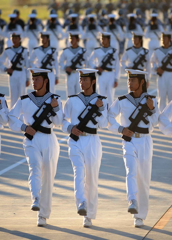 1957年入伍, a target="_blank" href="/item/海军潜艇学院/1889513"