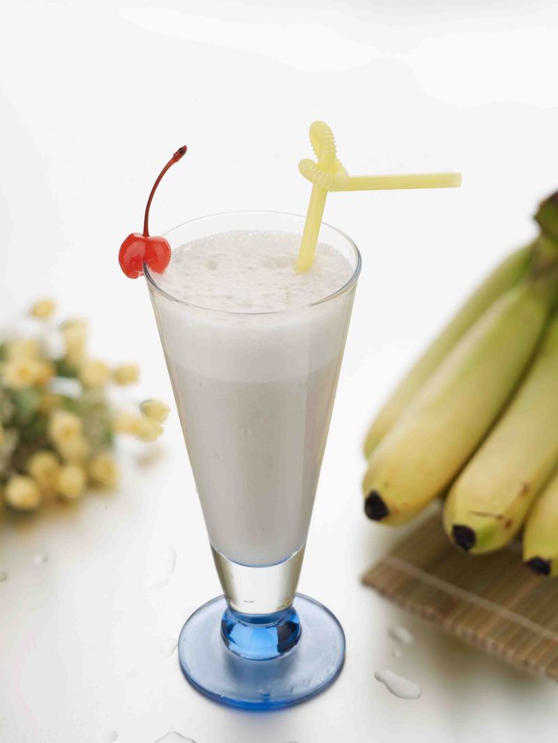  p>奇异香蕉牛乳汁是一道甜品,主料是香蕉,奇异果,鲜牛奶. /p>