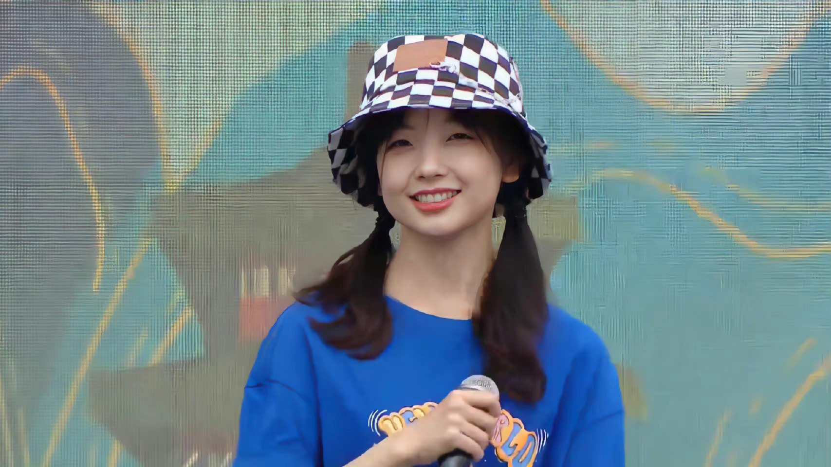  p>王冰冰,1990年出生于吉林省长春市,中国内地记者,主持人, span