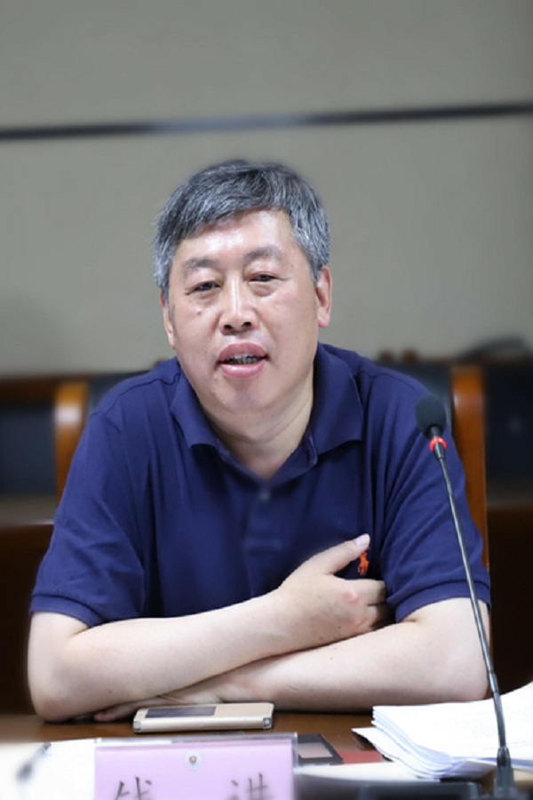  p data-id="gnztw94uud">钱进,男,1964年生,江苏连云港人.