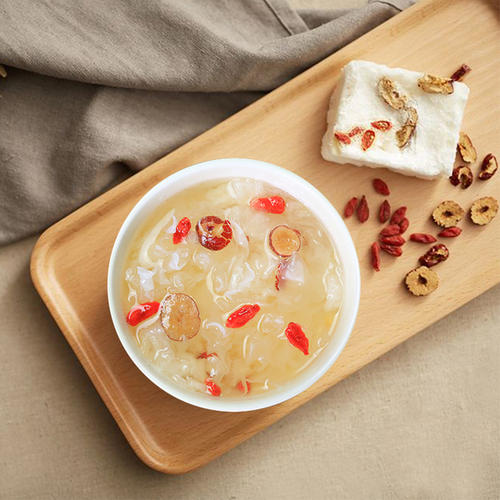 山楂枸杞银耳汤