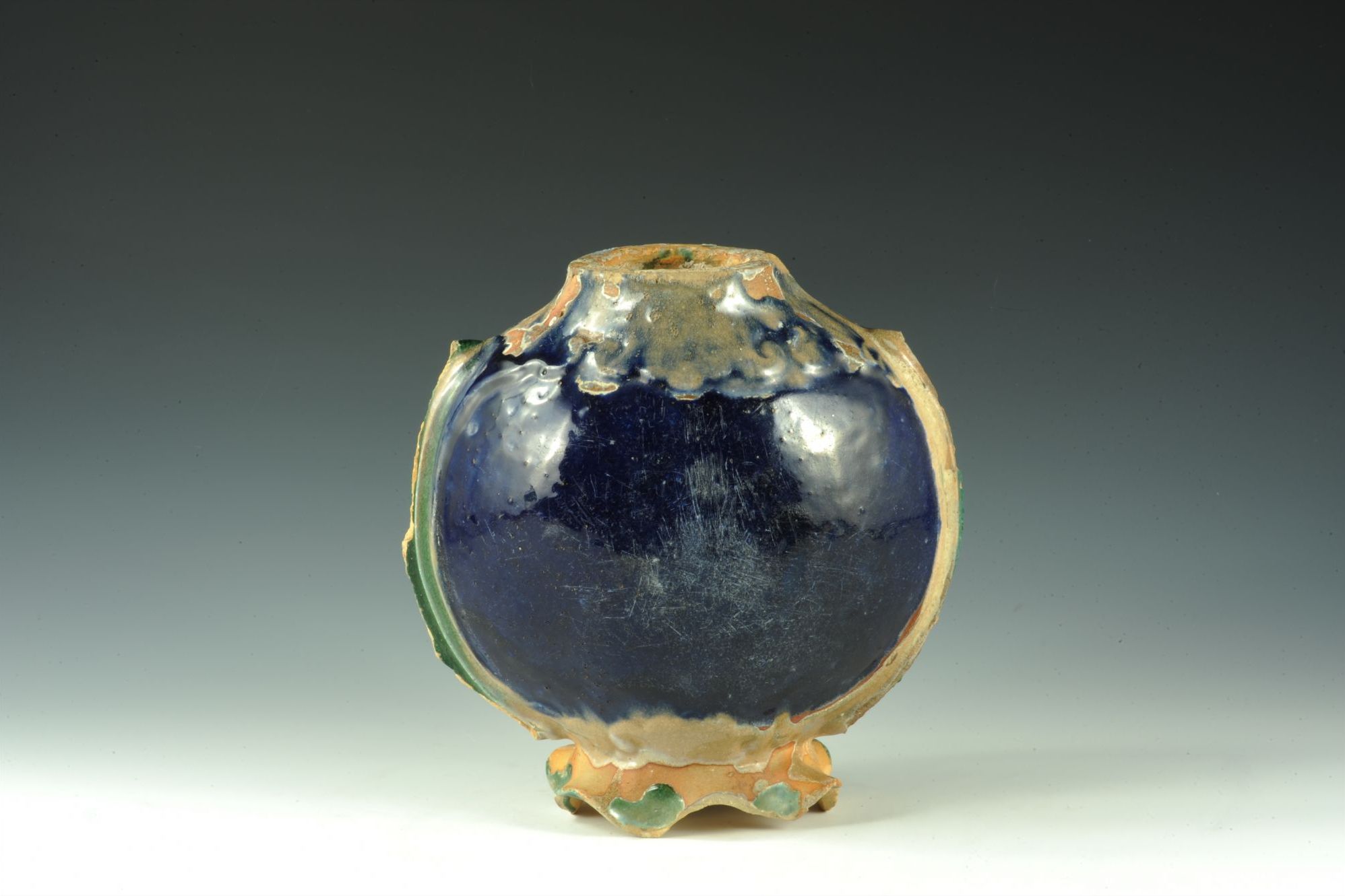 清代蓝釉鱼形陶瓶