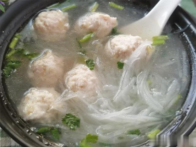 鸡胸脯丸子汤