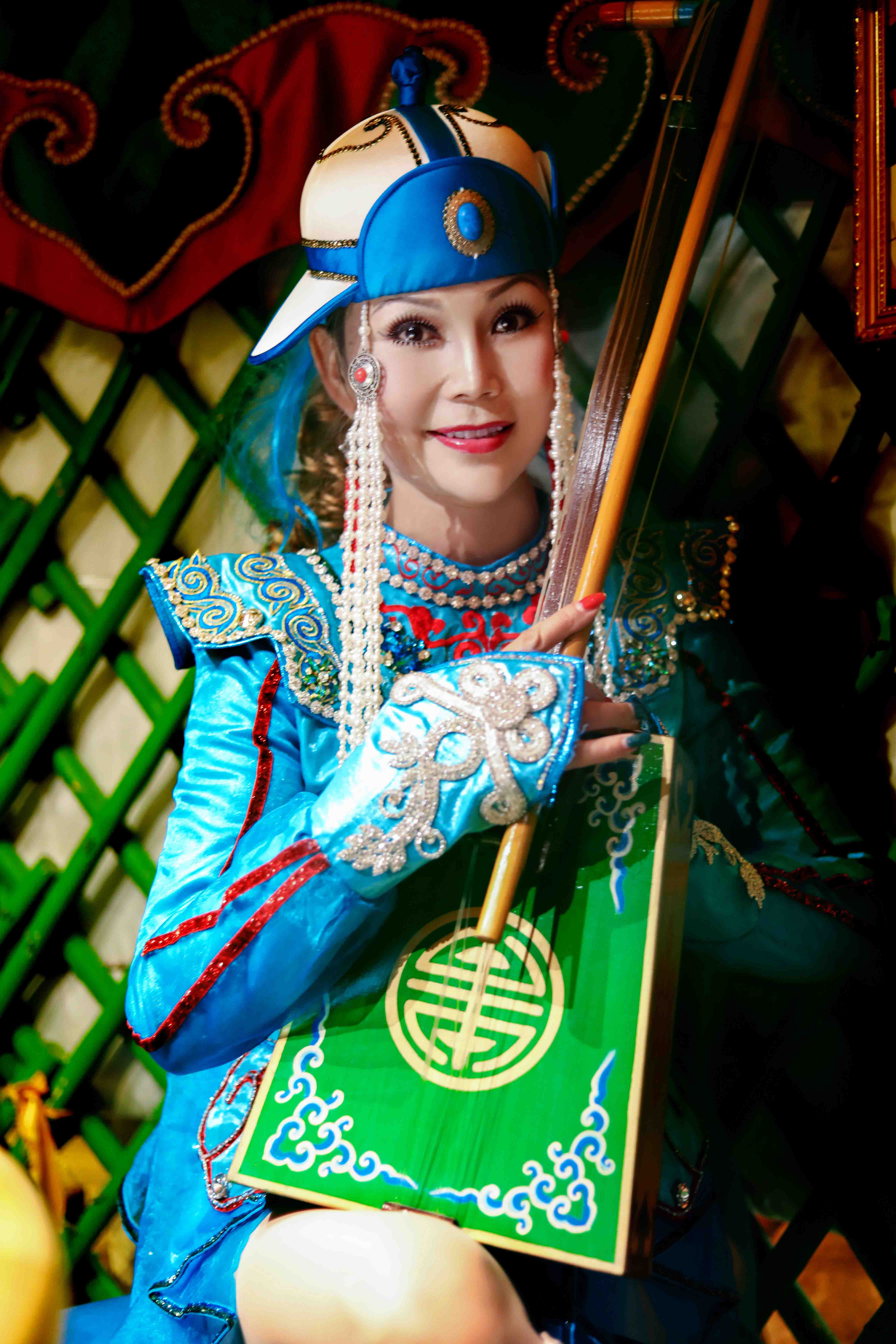  p data-id="gnf82pvnxm">迪娜,女,蒙古族歌手 sup data-ctrid="e6szf